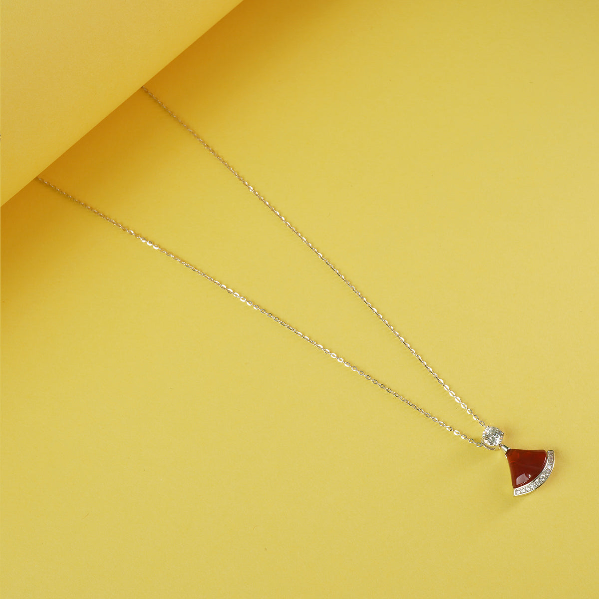Minimal silver chain necklace office wear