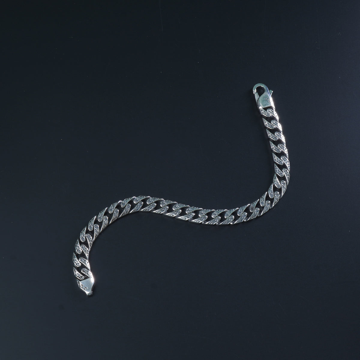 Pure 925 silver Apex Engrave bracelet for men with engraved links
