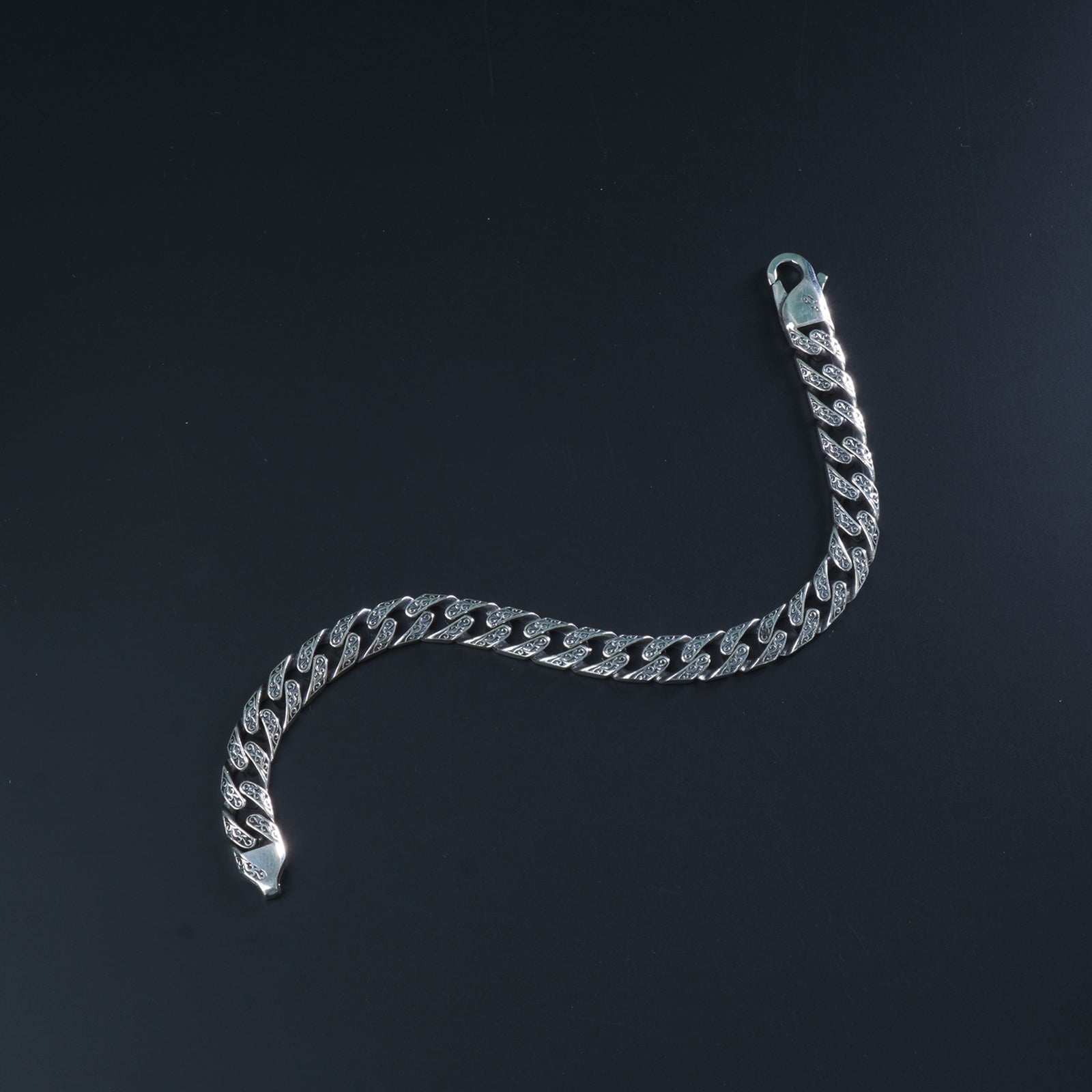 Pure 925 silver Apex Engrave bracelet for men with engraved links
