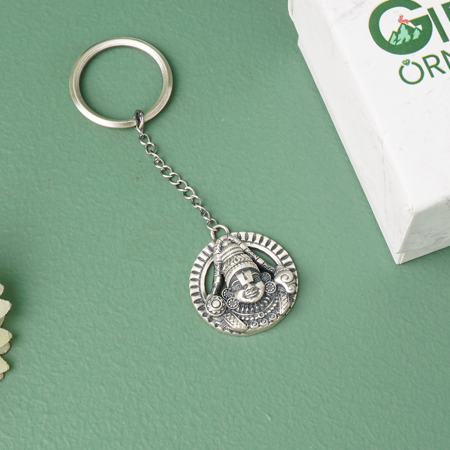 Silver keychain designs for gifting