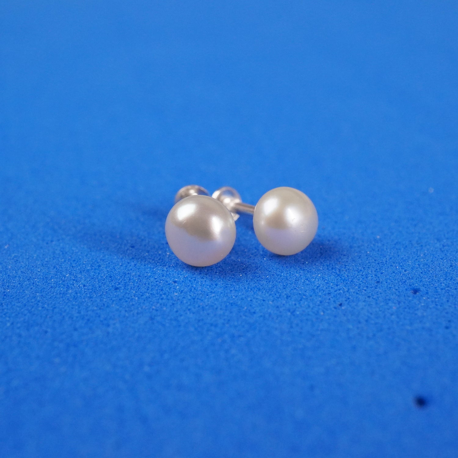 Women's Pearl Droplet Earrings (Pair) Perfect For Daily Wear