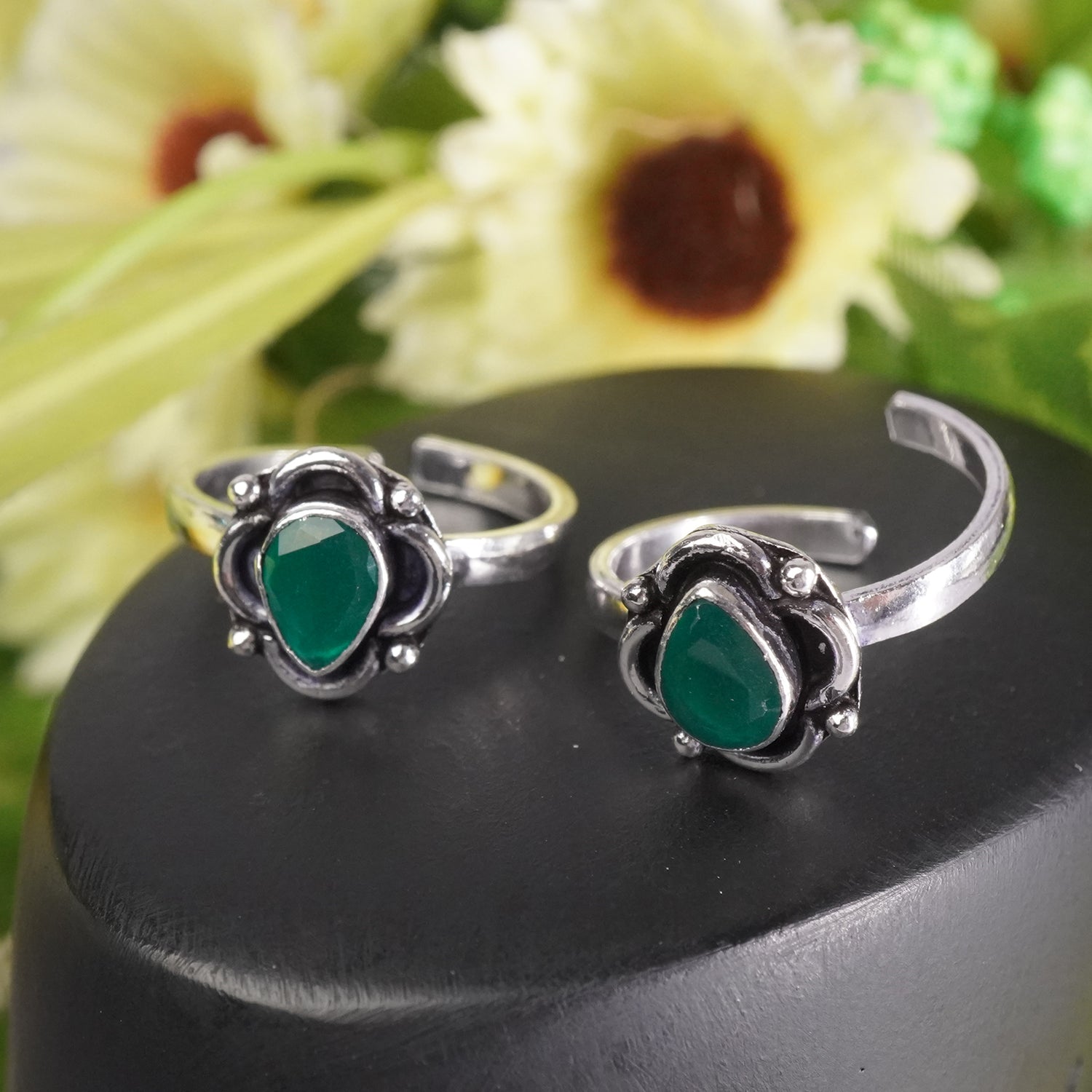 Pure Silver Daily Wear Toe Ring Design With Green Stone