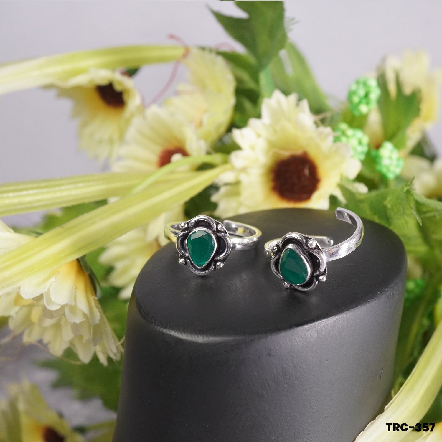 Pure Silver Daily Wear Toe Ring Design With Green Stone