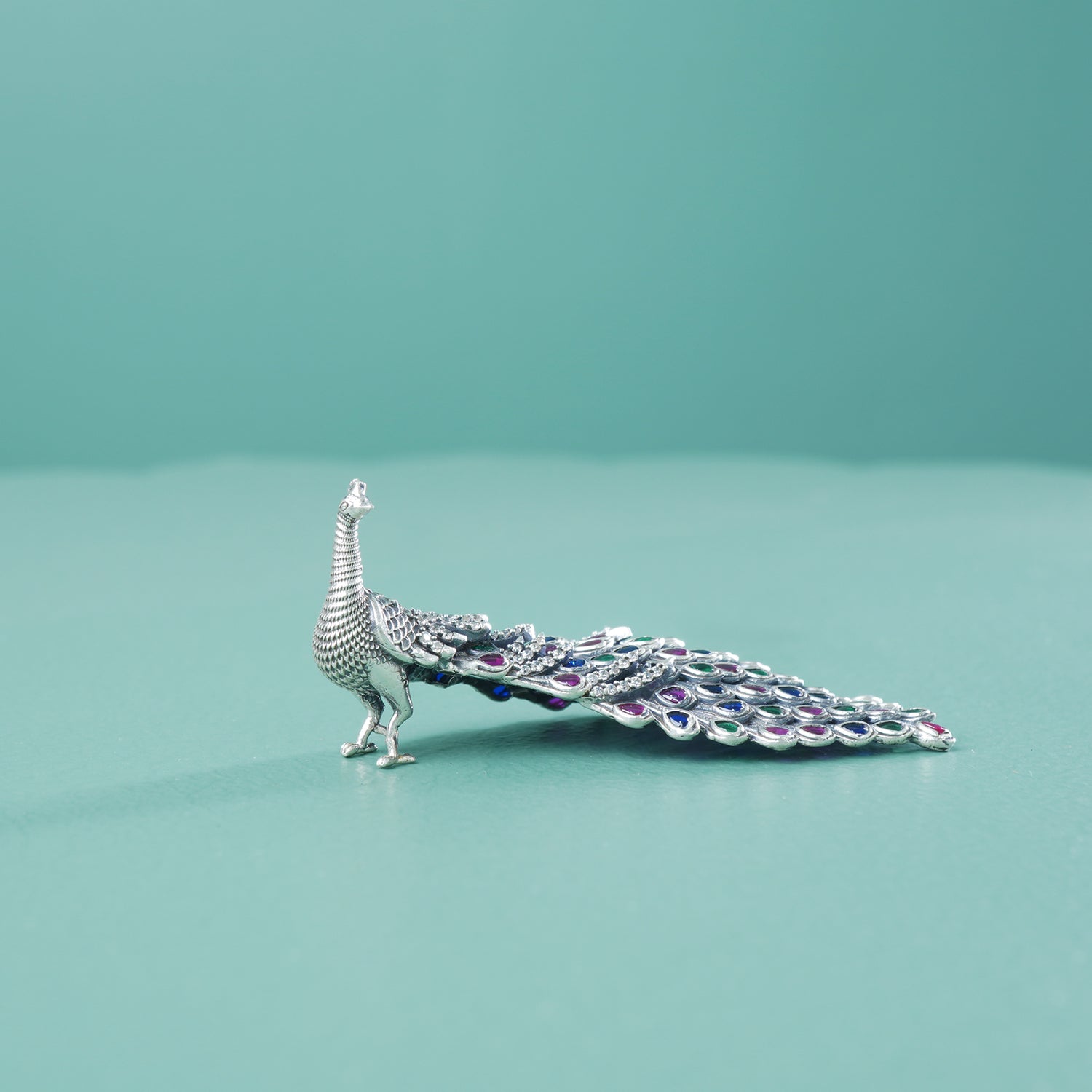 Silver Showpiece paperweight peacock decoration article.