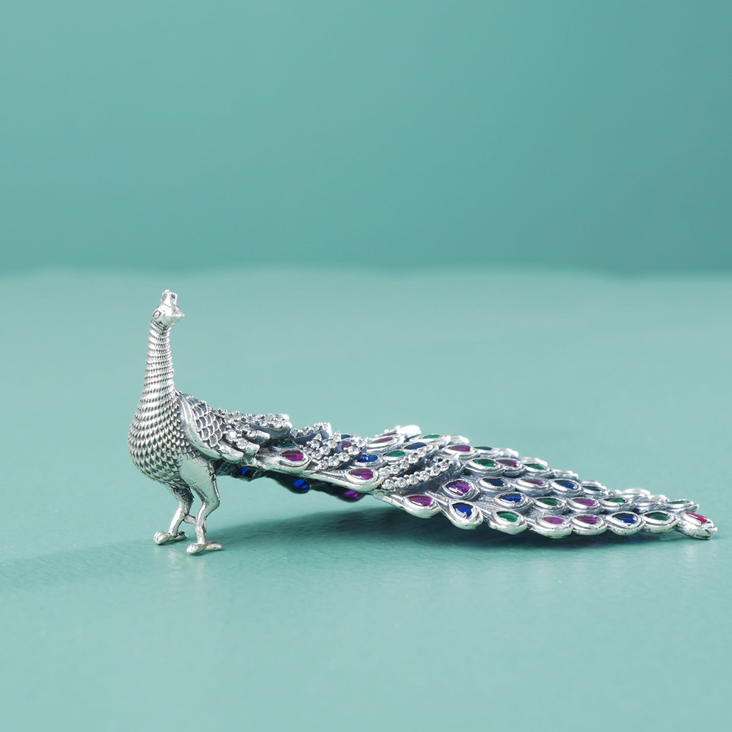 Silver Showpiece paperweight peacock decoration article.