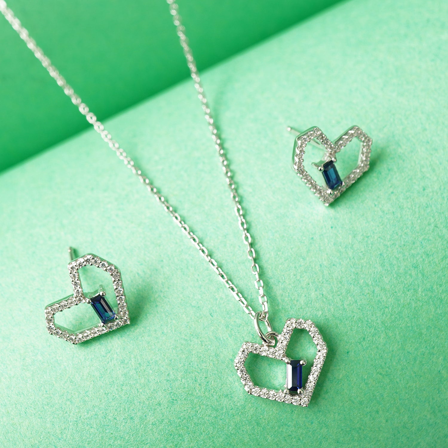 925 Silver Shimmering Heart Pendant Necklace With Earrings